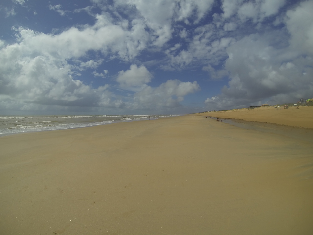 Conceição da Barra e Itaúnas: praias calmas e dunas brancas