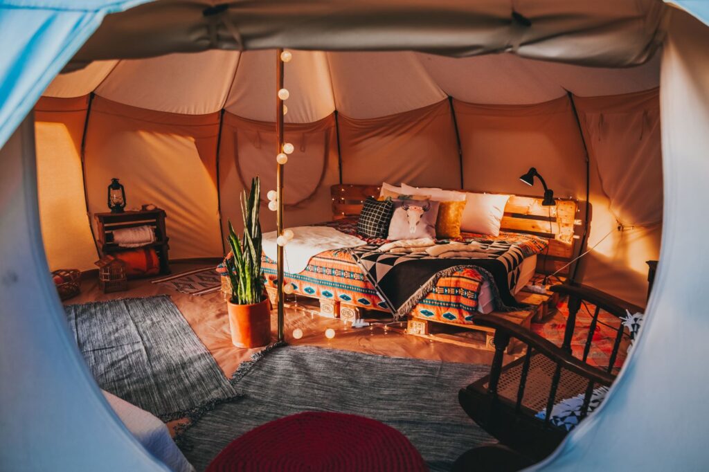 Glamping - Acampamento de luxo em tendas e trailers