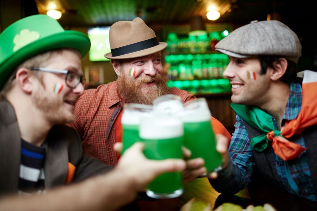 De cerveja verde a desfiles extravagantes: tudo o que você precisa saber sobre o Dia de Saint Patrick